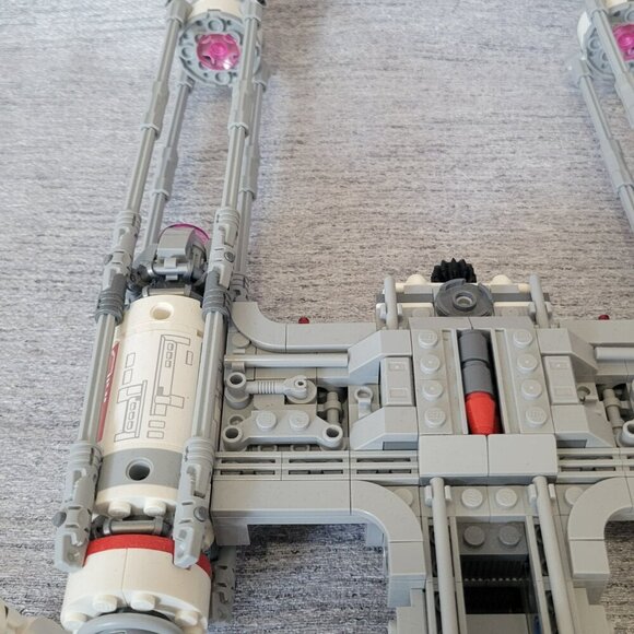 LEGO Star Wars: Resistance Y-Wing Starfighter (75249) - Picture 6 of 12